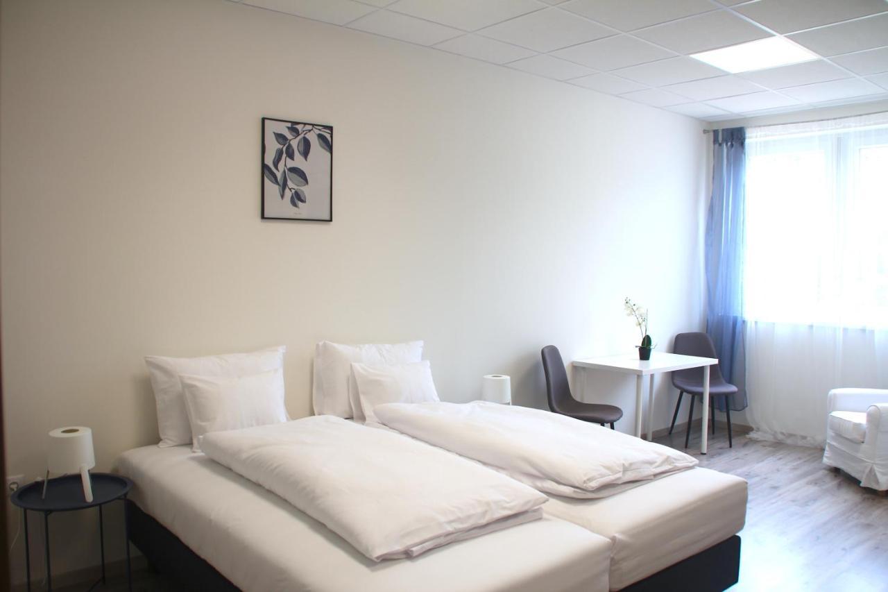 Vecsesi Rendezvenykoezpont Es Panzio Bed and Breakfast Buitenkant foto