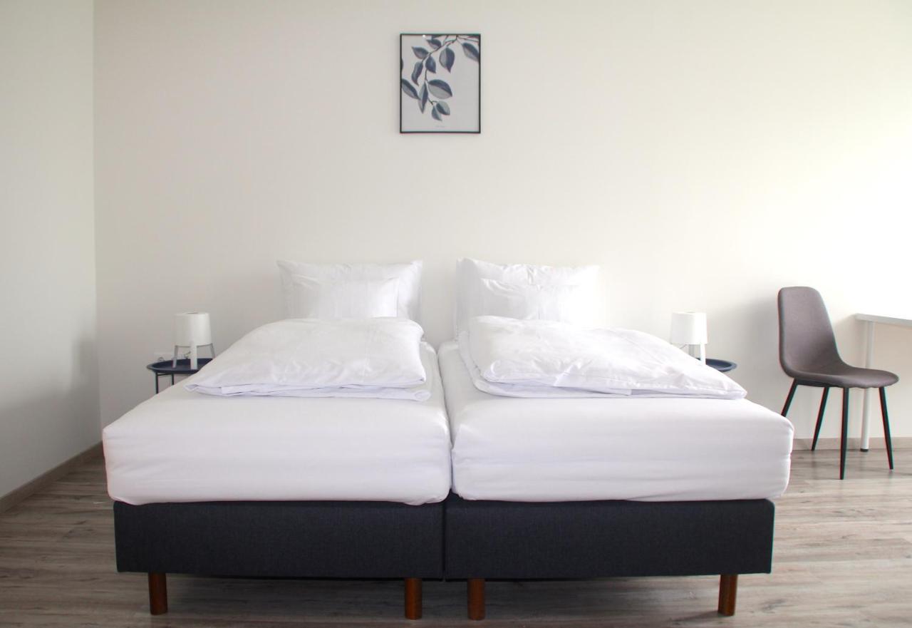 Vecsesi Rendezvenykoezpont Es Panzio Bed and Breakfast Buitenkant foto