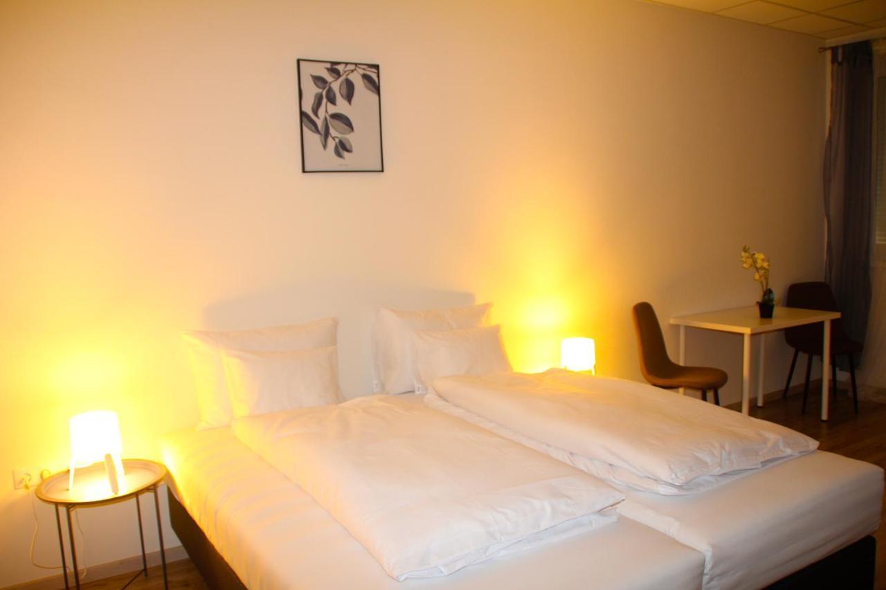 Vecsesi Rendezvenykoezpont Es Panzio Bed and Breakfast Buitenkant foto