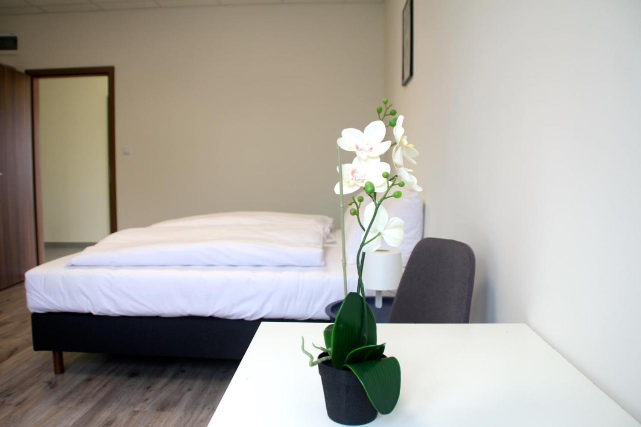 Vecsesi Rendezvenykoezpont Es Panzio Bed and Breakfast Buitenkant foto
