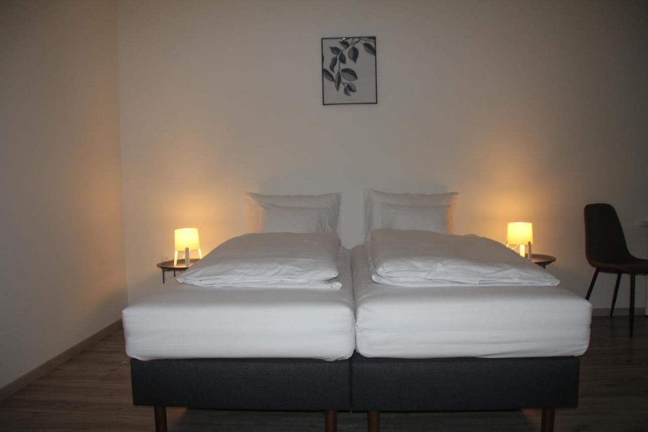 Vecsesi Rendezvenykoezpont Es Panzio Bed and Breakfast Buitenkant foto